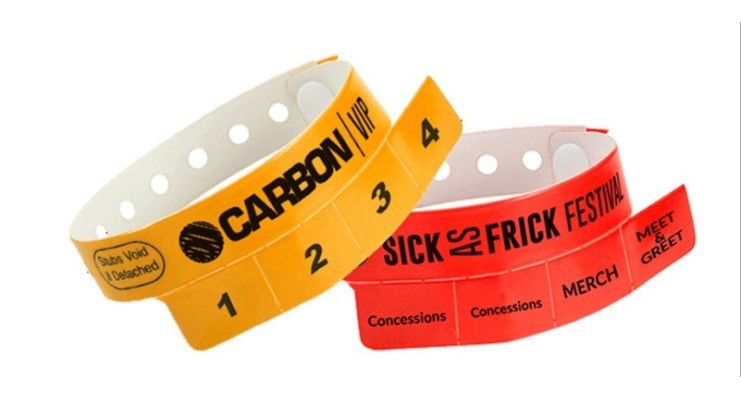Le guide du bracelet vinyle pour camping. Bracelets personnalisés imprimés